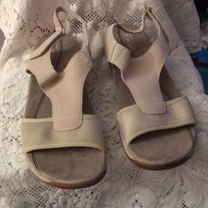 Easy Spirit Explorer 24 Women Size 11 Sandals